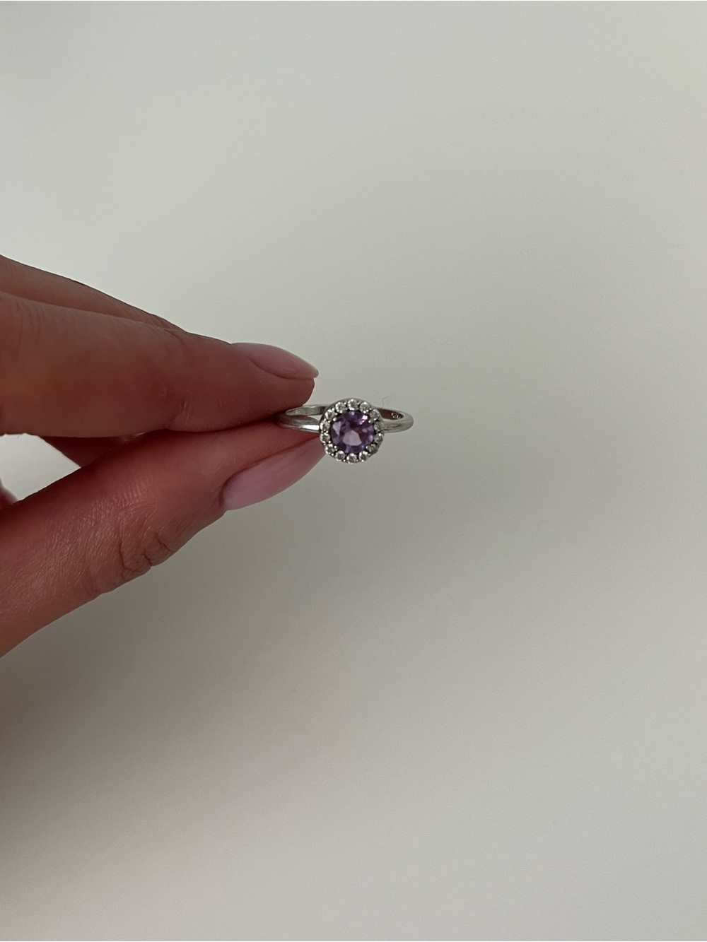 Amethyst and cubic zirconia gemstone ring, 925 ale (silver) and size 48